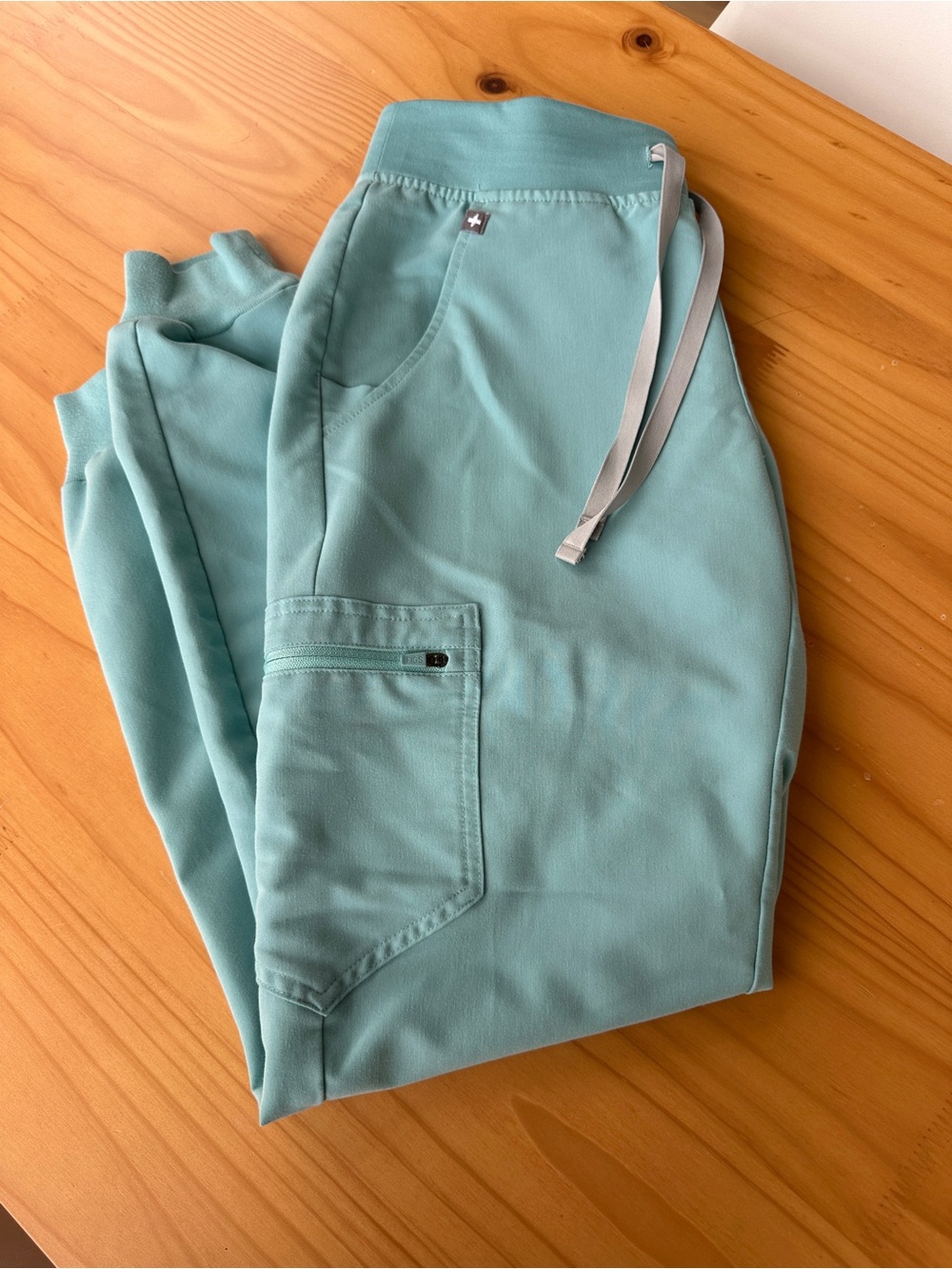 Figs Zamora Jogger Scrub pant in Seafoam. Small.